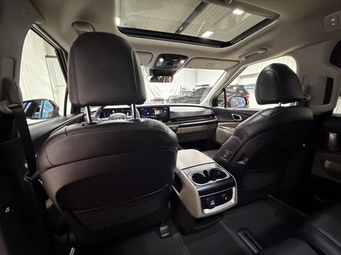 Used 2025 Kia Carnival SX image 36