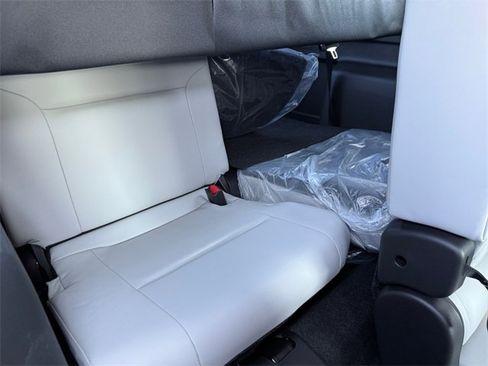 New 2025 Mitsubishi Outlander SE image 28