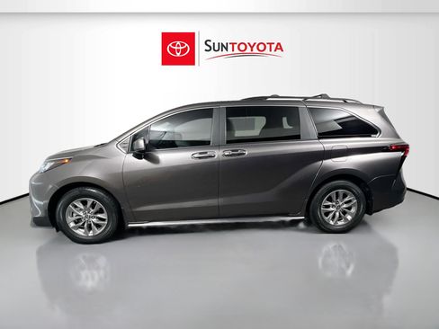 Used 2022 Toyota Sienna XLE w/ XLE Plus Package FWD image 7