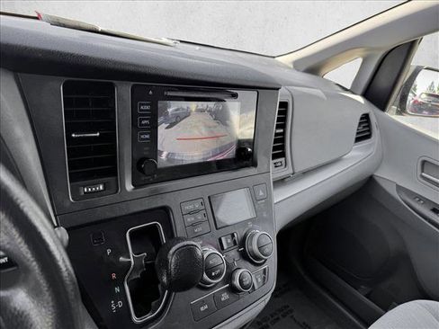 Used 2015 Toyota Sienna LE FWD image 13