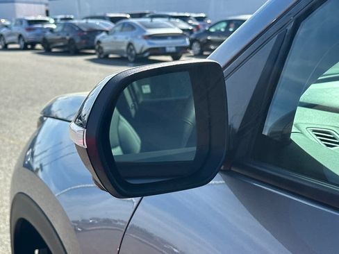 Used 2026 Chevrolet Traverse LT w/ Midnight/Sport Edition image 8