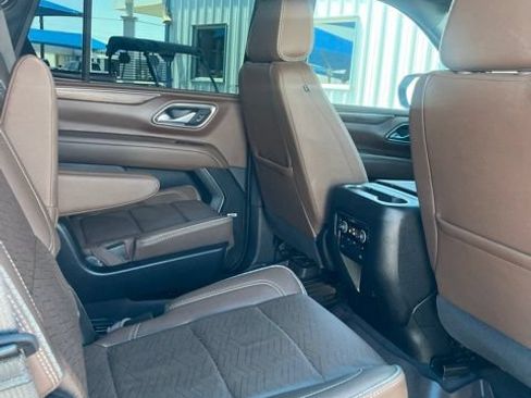 Used 2024 Chevrolet Tahoe High Country AWD/4WD image 11