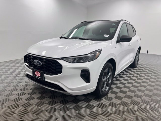 Used 2023 Ford Escape ST-Line w/ Tech Pack #1 AWD/4WD image 2