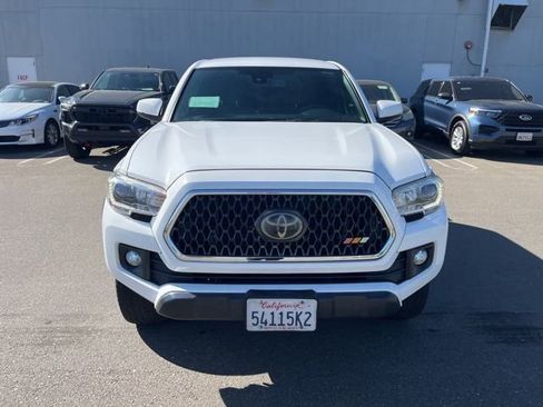 Used 2018 Toyota Tacoma TRD Off-Road w/ Technology Package image 2