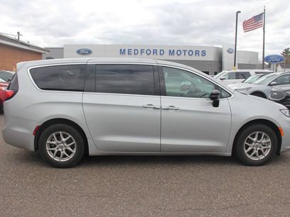 Used 2024 Chrysler Pacifica Touring-L