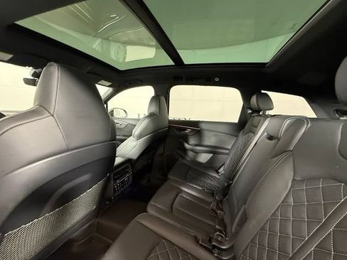 Used 2025 Audi SQ7 Prestige AWD/4WD image 31