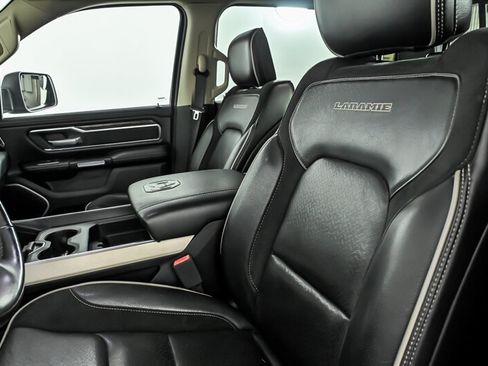 Used 2019 RAM 1500 Laramie AWD/4WD image 17