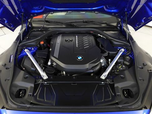 Used 2025 BMW Z4 M40i w/ Premium Package image 6