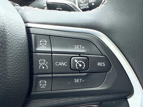 Used 2024 Jeep Grand Cherokee Altitude image 17