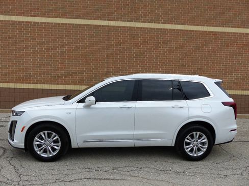 Used 2024 Cadillac XT6 Luxury w/ LPO, Floor Liner Package FWD image 13
