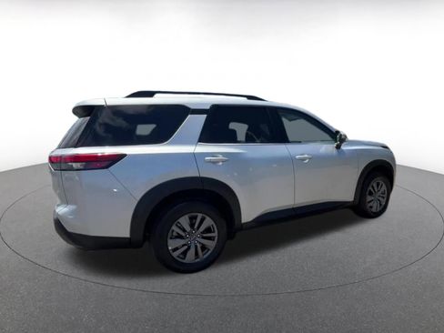 Used 2025 Nissan Pathfinder SV FWD image 15