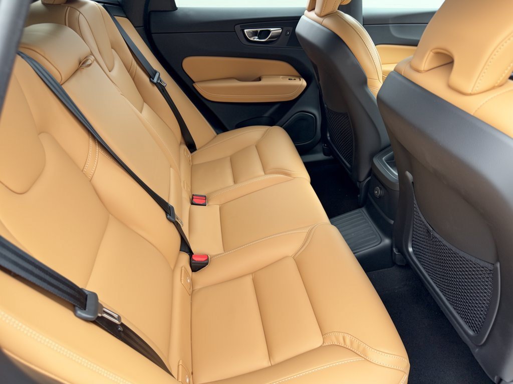 Certified 2024 Volvo XC60 T8 Ultimate w/ Protection Package Premier AWD/4WD image 29
