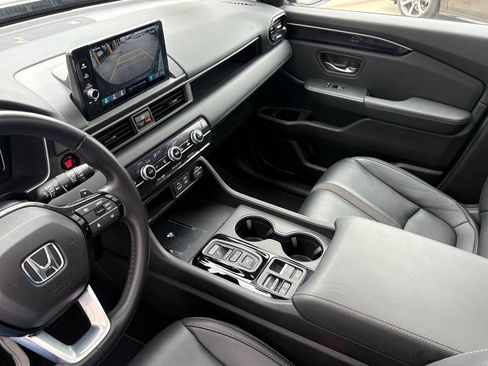 Certified 2025 Honda Pilot Touring image 17