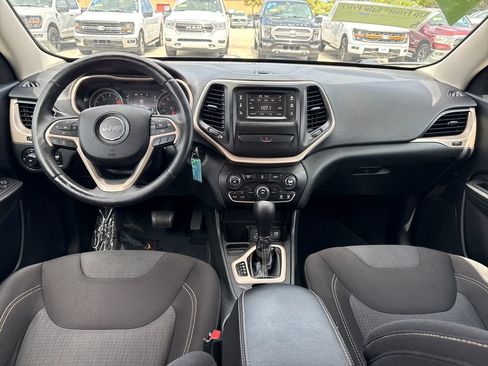 Used 2016 Jeep Cherokee Latitude FWD image 6