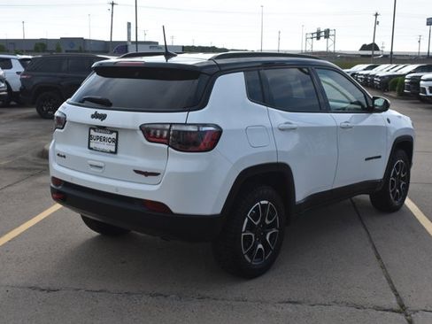 Used 2025 Jeep Compass Trailhawk AWD/4WD image 5