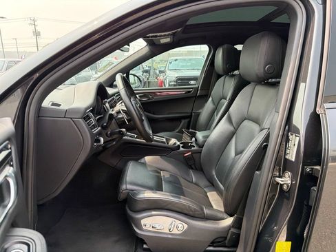 Used 2023 Porsche Macan Turbo AWD/4WD image 10