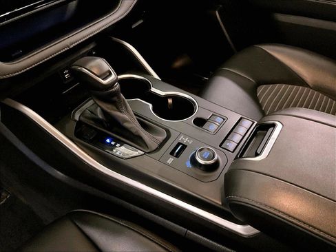 Used 2022 Toyota Highlander XSE image 16