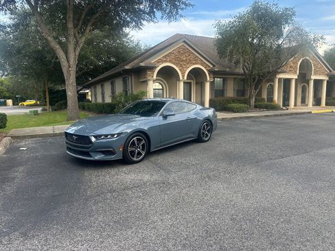 Used 2024 Ford Mustang Premium image 3