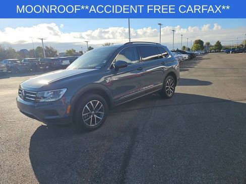Used 2020 Volkswagen Tiguan SE w/ Panoramic Sunroof Package image 9