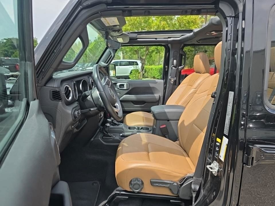 Used 2022 Jeep Wrangler Unlimited Sahara AWD/4WD image 6