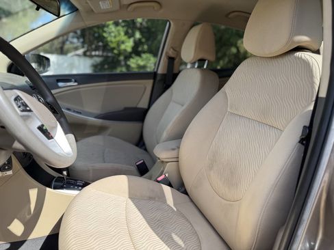 Used 2013 Hyundai Accent GLS w/ Premium Pkg image 12