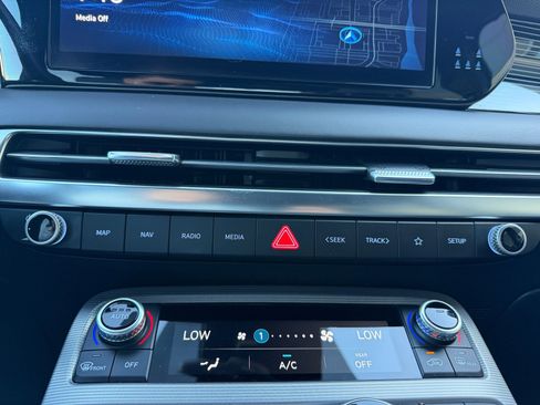 Used 2024 Hyundai Palisade Calligraphy FWD image 11