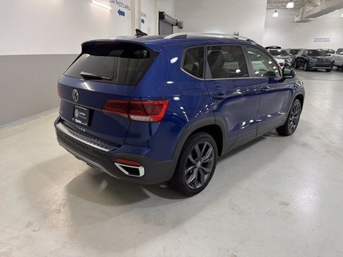 Certified 2023 Volkswagen Taos SE w/ Panoramic Sunroof Package FWD image 9