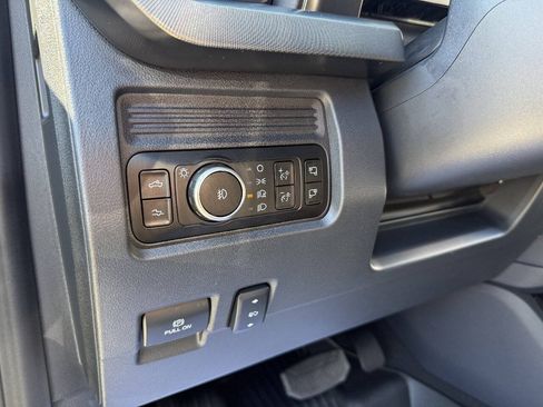 Used 2026 Ford F350 Platinum w/ FX4 Off-Road Package AWD/4WD image 16