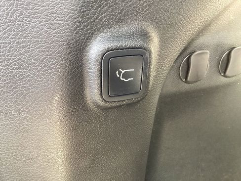 Used 2019 Jeep Cherokee Limited image 17