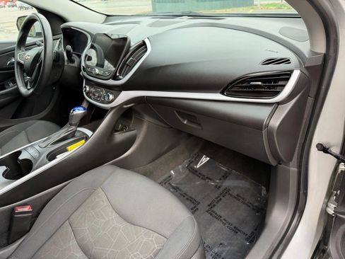 Used 2016 Chevrolet Volt LT FWD image 19