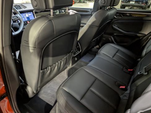 Certified 2025 Porsche Macan image 22