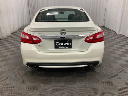 Used 2016 Nissan Altima 2.5 SR w/ LED Appearance Package image 7