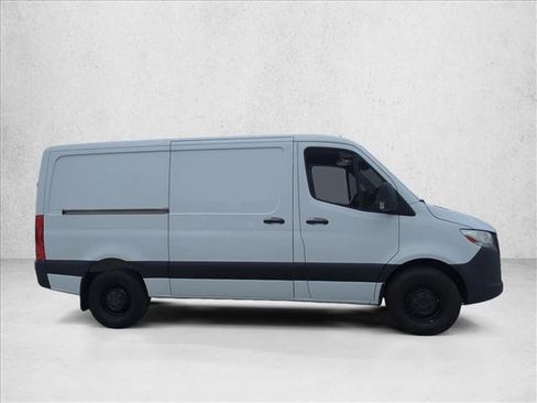 Used 2021 Mercedes-Benz Sprinter 2500 image 4