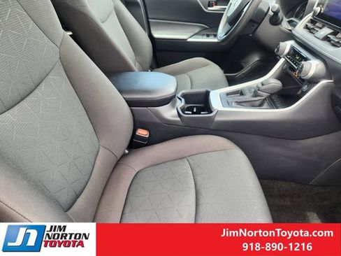 Used 2025 Toyota RAV4 XLE FWD image 15