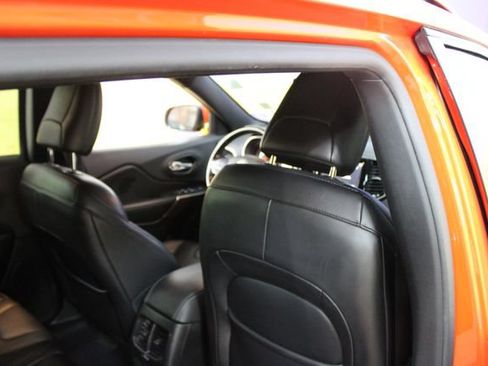 Used 2021 Jeep Cherokee High Altitude AWD/4WD image 10