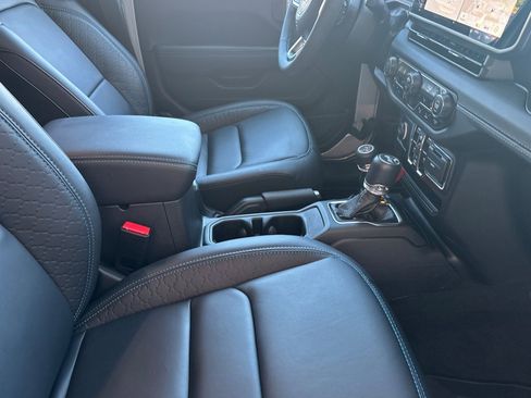 Used 2024 Jeep Wrangler High Altitude AWD/4WD image 19