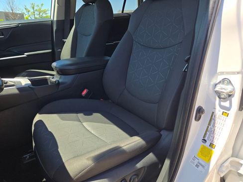 Used 2024 Toyota RAV4 XLE FWD image 22