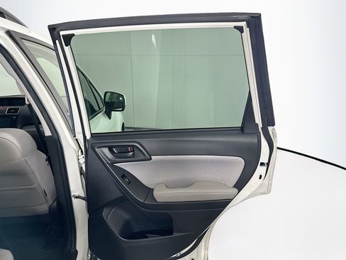 Used 2018 Subaru Forester 2.5i Premium w/ All-Weather Package image 28