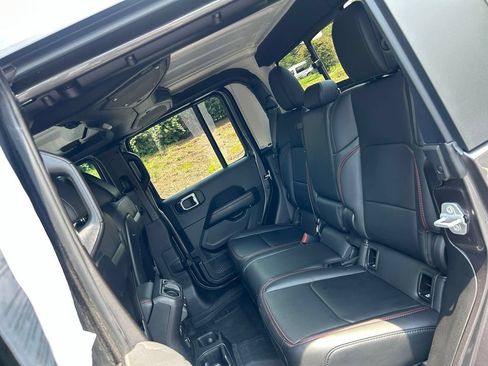 Used 2025 Jeep Gladiator Rubicon w/ Safety Group AWD/4WD image 50