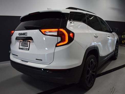 Used 2022 GMC Terrain SLE w/ Driver Convenience Package image 8