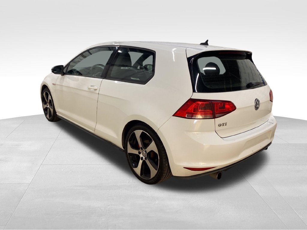 Used 2016 Volkswagen Golf 2-Door FWD image 4