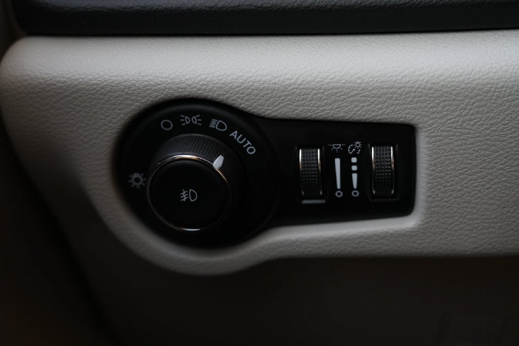Used 2023 Chrysler Pacifica Touring-L FWD image 42