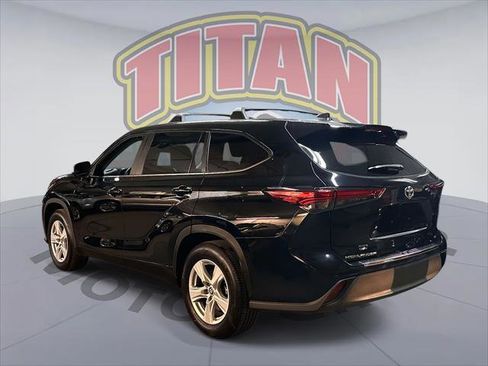 Certified 2023 Toyota Highlander LE image 3