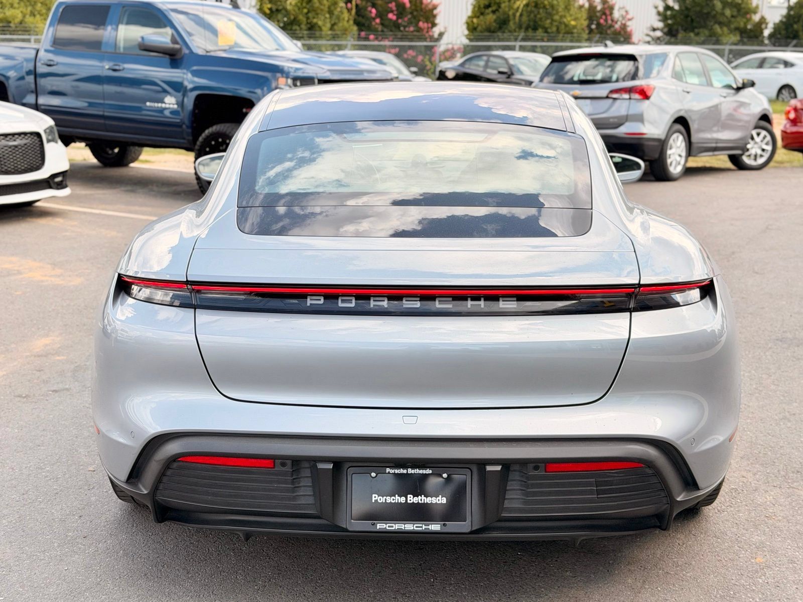 Used 2020 Porsche Taycan 4S w/ Premium Package AWD/4WD image 18