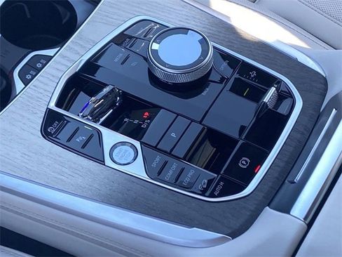 Certified 2025 BMW X7 M60i image 31
