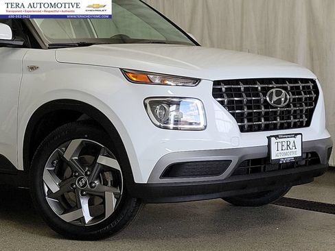 Used 2022 Hyundai Venue SEL FWD image 5