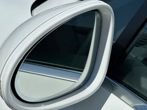 Certified 2026 Porsche Macan AWD/4WD image 41