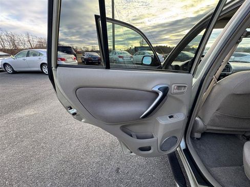 Used 2002 Toyota RAV4 4WD image 30