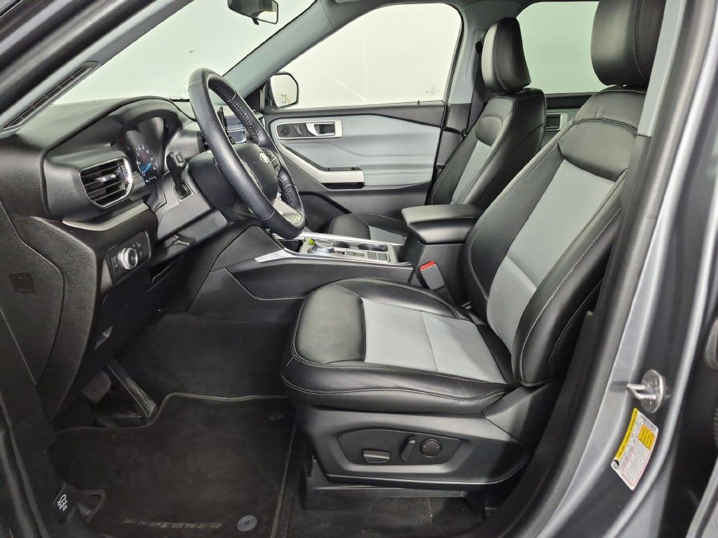 Used 2022 Ford Explorer XLT w/ Equipment Group 202A RWD image 18