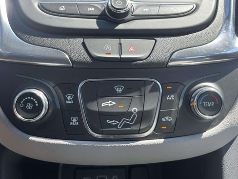 Used 2024 Chevrolet Equinox LS FWD image 27